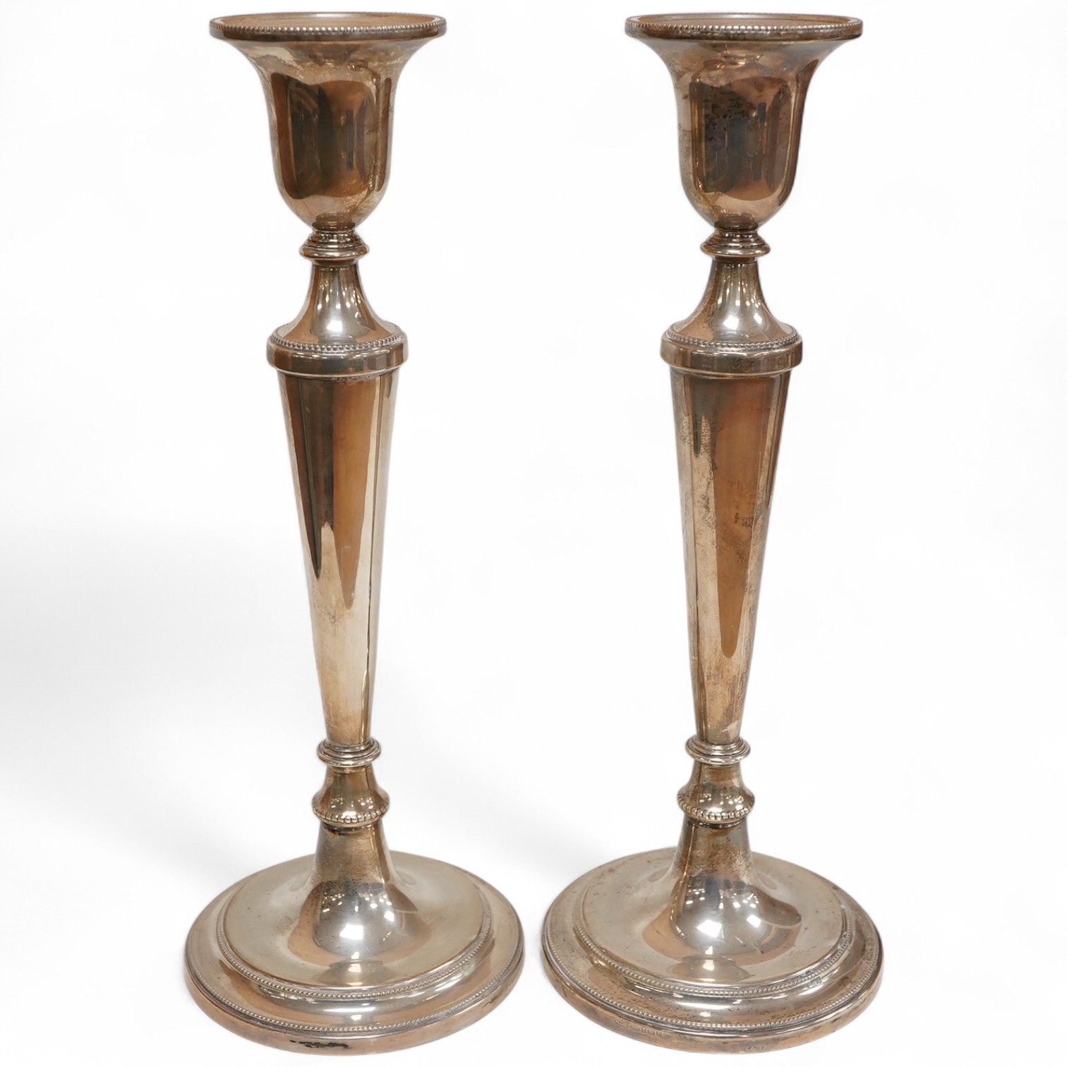 A pair of Elizabeth II silver candlesticks, with tapering stems, on circular foot, Broadway & Co, Birmingham, 1993, height 27cm, loaded.
